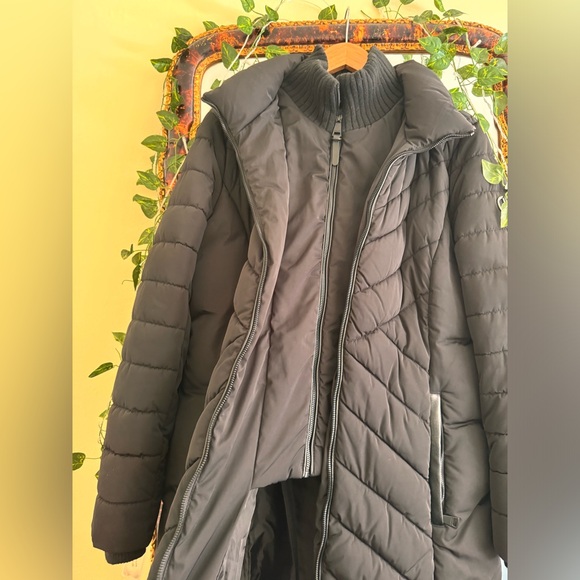 DKNY | Water resistant | Hooded Puffer Jacket | Heavy |Jackets & Coats. | Large - Picture 4 of 5